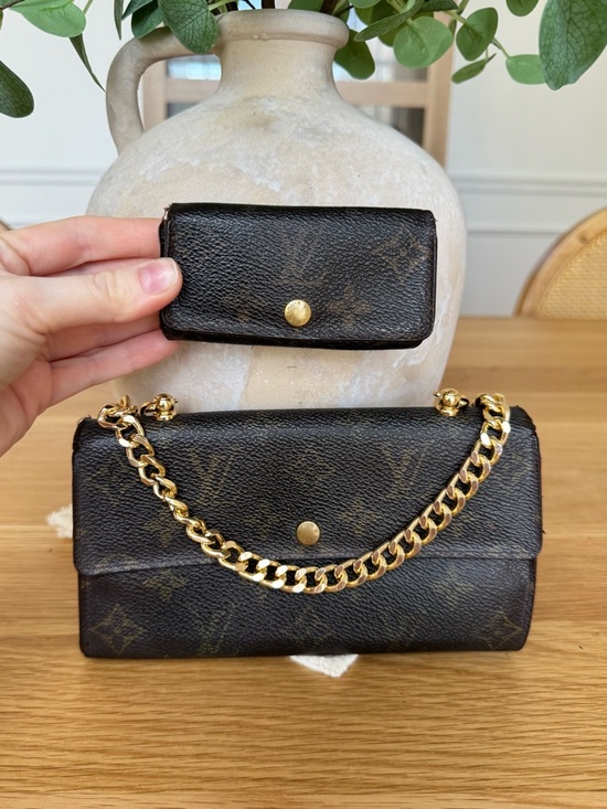 Handbags - ✅AUTH✅SET OF LOUIS VUITTON WALLET ON A CHAIN+KEYHOLDER